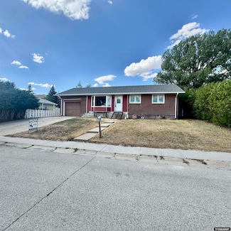 221 Los Altos Dr, Rawlins, WY 82301