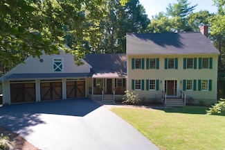 9 Vahey Dr, Brentwood, NH 03833