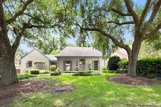 1321 Elmcrest Dr, Baton Rouge, LA 70808