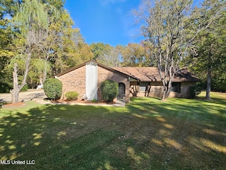 102 Magnolia Cir, Vicksburg, MS 39180