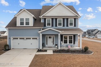 100 S Point Ct, Peletier, NC 28584