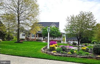 1709 Country Manor Dr, York, PA 17408