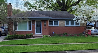 21406 Broadstone St, Harper Woods, MI 48225