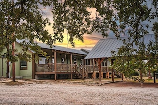 434 Gold-Schaefer Rd, Fredericksburg, TX 78624