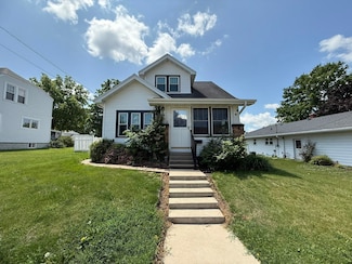 810 10th St, Monroe, WI 53566