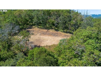 1135 NW Sweetbrier Ave, Roseburg, OR 97471