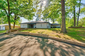 135 Roundwood Dr, Hot Springs, AR 71901
