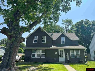 214 214 Ne Crosby Ave, Madelia, MN 56062