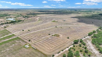 259 County Road 135, Floresville, TX 78114