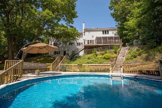 4 Woodknoll Dr, North Hampton, NH 03862