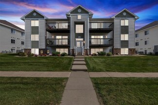 6430 Creekside Dr NE Unit 8, Cedar Rapids, IA 52402