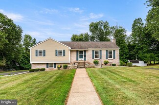 606 Shadywood Dr, Perkasie, PA 18944