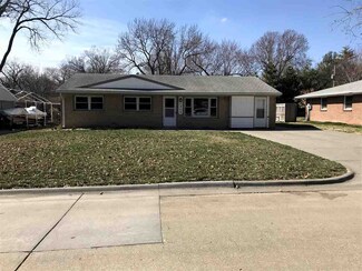 1717 Winne Dr, Manhattan, KS 66502