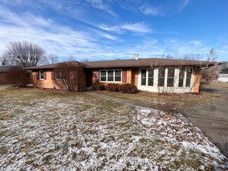 2616 W 40th St, Anderson, IN 46011