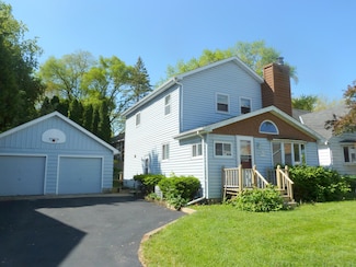 N27W27147 Woodland Dr, Pewaukee, WI 53072
