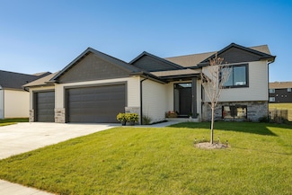 179 Stonelake Dr SE, Rochester, MN 55904