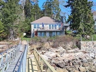 21 Linekin Rd, Boothbay Harbor, ME 04538
