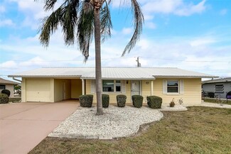 815 Oakmont Ave, Sun City Center, FL 33573
