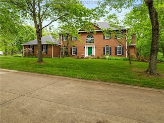 14 Woodclyffe Rd, Hurricane, WV 25526