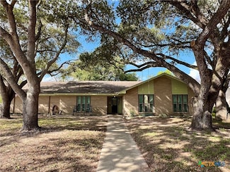 303 Birchwood Dr, Victoria, TX 77901