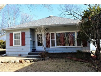 958 Maplewood Dr NE, Cedar Rapids, IA 52402