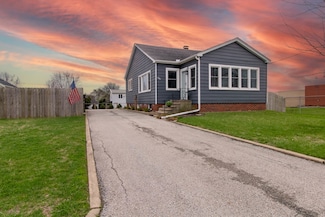 304 W Cleveland St, Heyworth, IL 61745