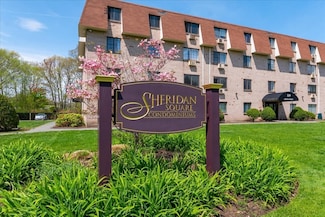135 Grove St Unit 120, Rockland, MA 02370