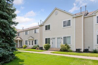 9069 Scarlet Globe Dr, Eden Prairie, MN 55347