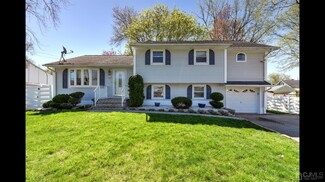 66 10th St, Piscataway, NJ 08854