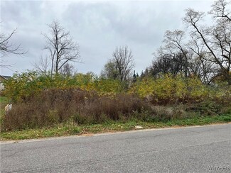 5554 Twilight Ln, Lockport, NY 14094