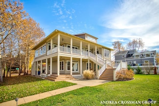 625 Lakeshore Dr, South Haven, MI 49090