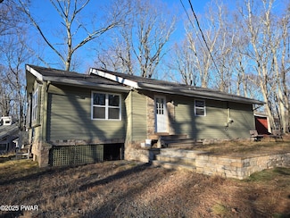 214 Maple Ridge Dr, Lords Valley, PA 18428