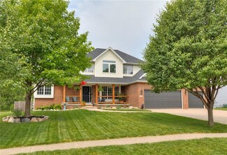 810 SE Mapleleaf Ln, Waukee, IA 50263