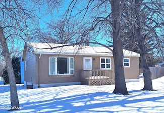 306 River St, Cavalier, ND 58220