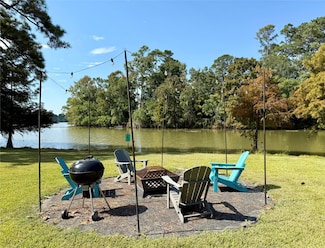 1519 W Lake Dr, Huffman, TX 77336