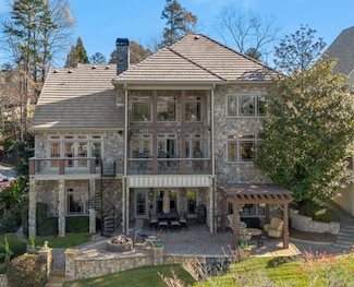6316 Woodlake Dr, Buford, GA 30518