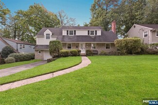 58 Country Club Rd, Tenafly, NJ 07670