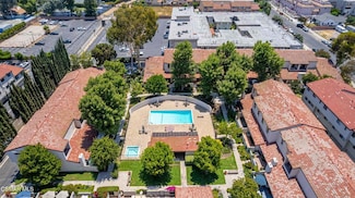 18220 Oxnard St Unit 105, Tarzana, CA 91356