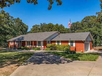 8617 Shari Ln, Tulsa, OK 74131