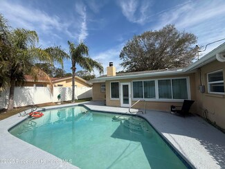 1878 Paradise Ln, Clearwater, FL 33756