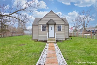5313 Cleveland Dr, McHenry, IL 60050