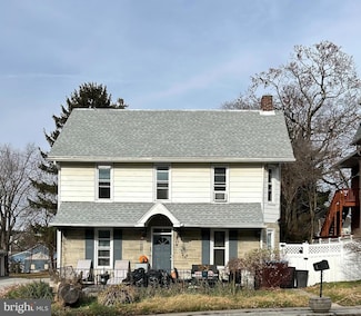 9 W Pennsylvania Ave, Stewartstown, PA 17363