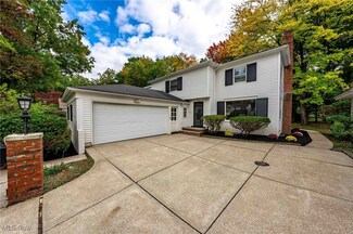 4606 Mackall Rd, Cleveland, OH 44121