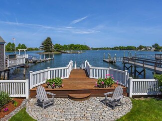 56 Salter St, Portsmouth, NH 03801