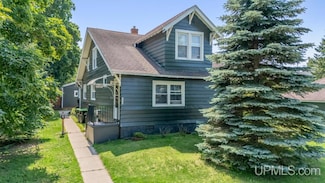1305 W B St, Iron Mountain, MI 49801