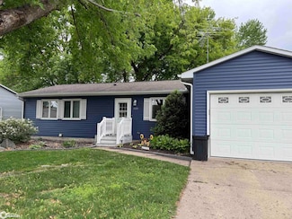 1020 N 7th St W, Clear Lake, IA 50428