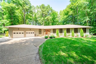 640 Ravenwoods Dr, Chesapeake, VA 23322