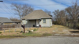 608 Oldham St, Bonham, TX 75418