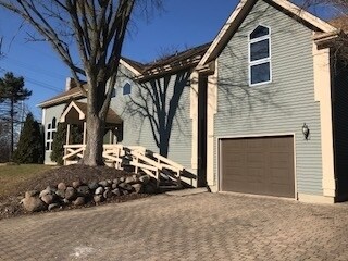 2124 Oak Brook Rd, Oak Brook, IL 60523