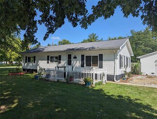 305 W Allen St, New Douglas, IL 62074